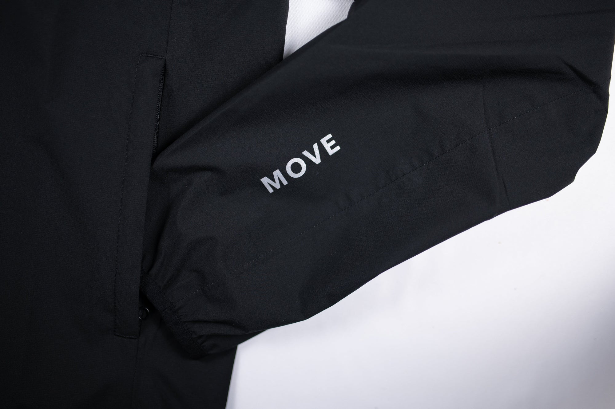MOVE sport apparel Men’s AquaLight Packable Jacket