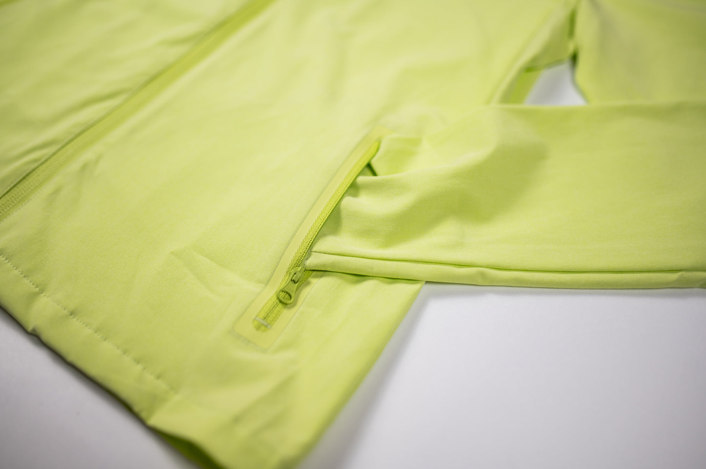 WOMEN'S SHORT SHELL JACKET - PISTACHIO