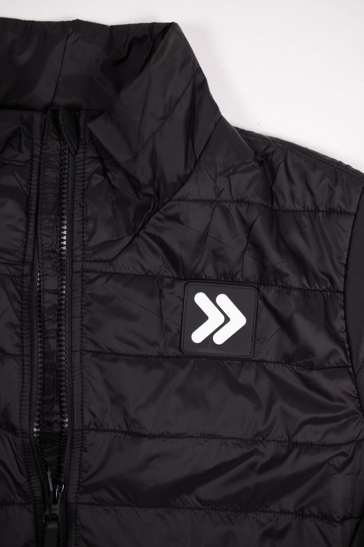 MOVE sport apparel men's black lightweight quilted down jacket with stand-up collar and chest logo patch