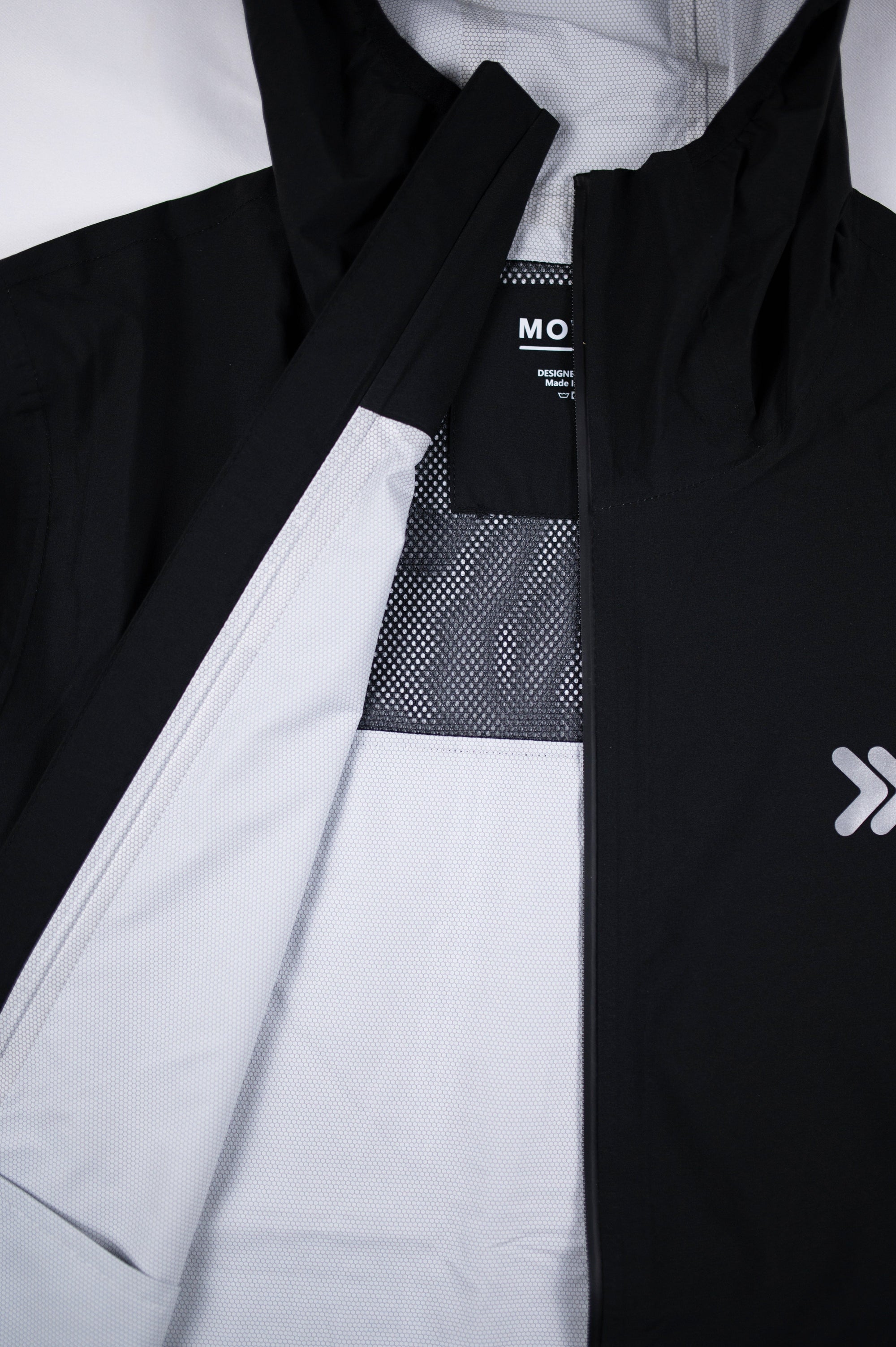 MOVE sport apparel Women’s AquaLight Packable Jacket